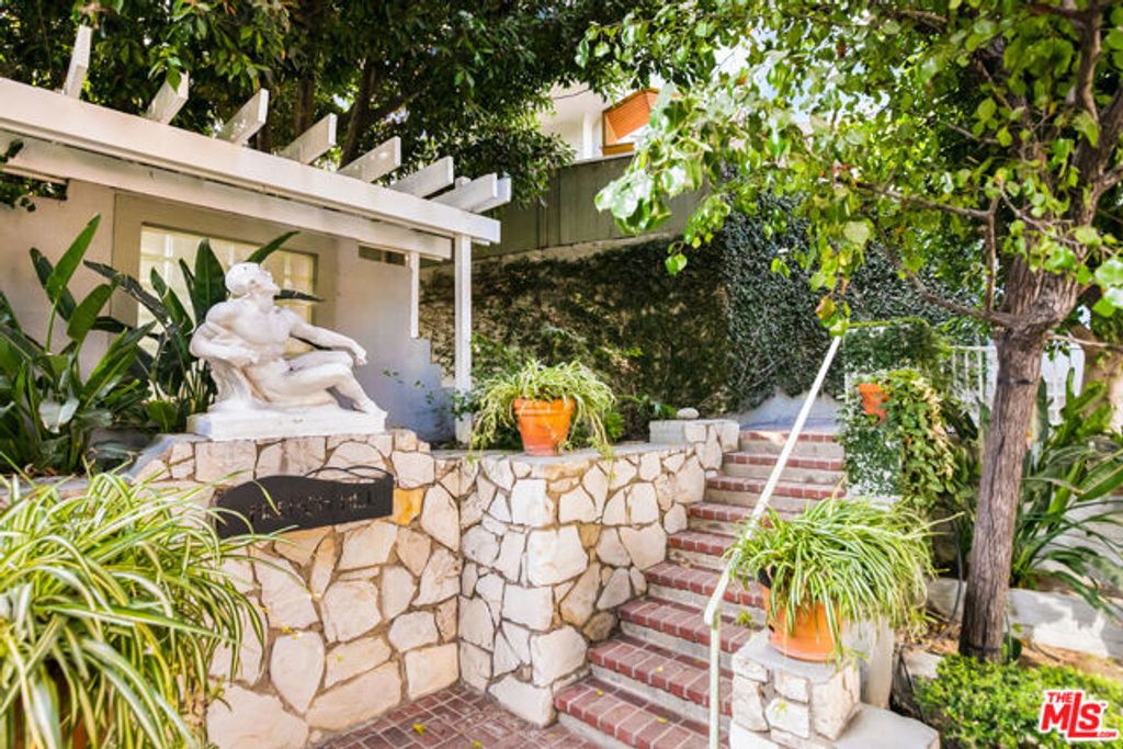 1323 N Olive Drive 39B, West Hollywood, CA 90069