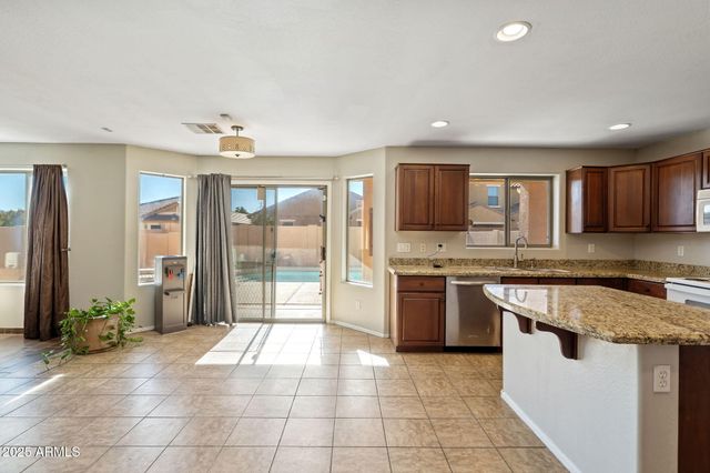 2527 W TAMARISK Avenue, Phoenix, AZ 85041