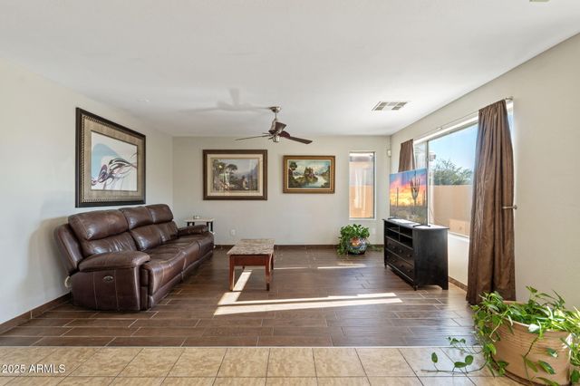 2527 W TAMARISK Avenue, Phoenix, AZ 85041