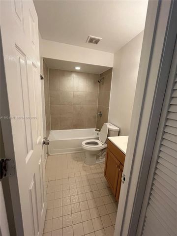 2501 NW 56th Ave 5-14, Lauderhill, FL 33313