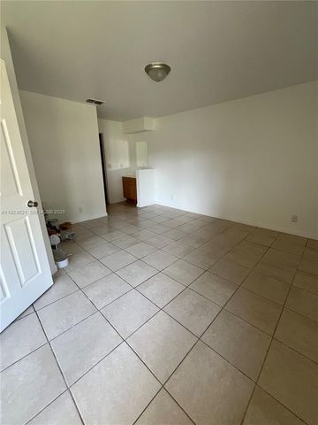 2501 NW 56th Ave 5-14, Lauderhill, FL 33313