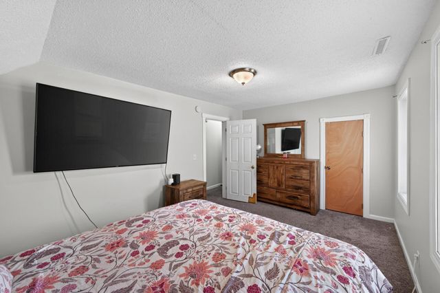 1076 Ross Avenue, Saint Paul, MN 55106