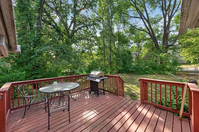 1076 Ross Avenue, Saint Paul, MN 55106