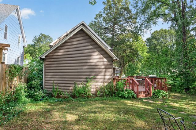 1076 Ross Avenue, Saint Paul, MN 55106
