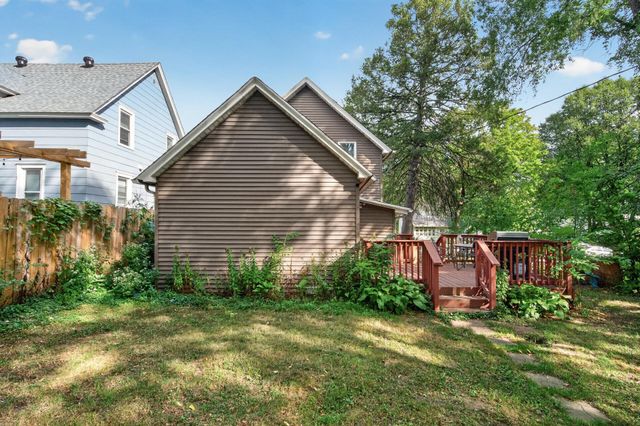 1076 Ross Avenue, Saint Paul, MN 55106