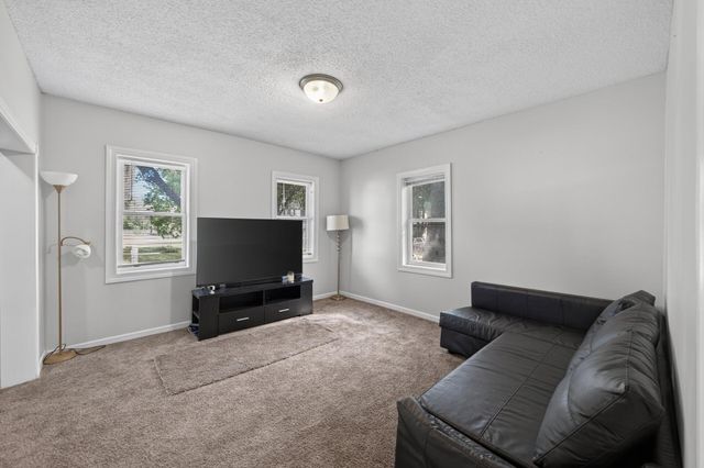 1076 Ross Avenue, Saint Paul, MN 55106