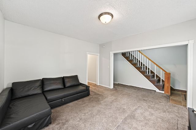 1076 Ross Avenue, Saint Paul, MN 55106