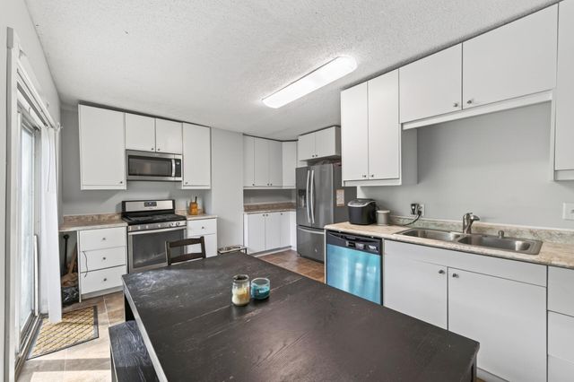 1076 Ross Avenue, Saint Paul, MN 55106
