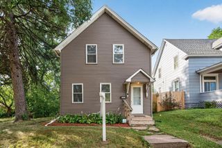 1076 Ross Avenue, Saint Paul, MN 55106
