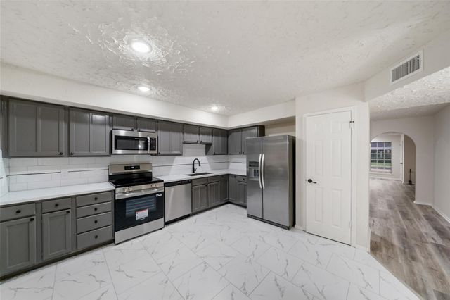 9230 Baronsmede Drive, Houston, TX 77083