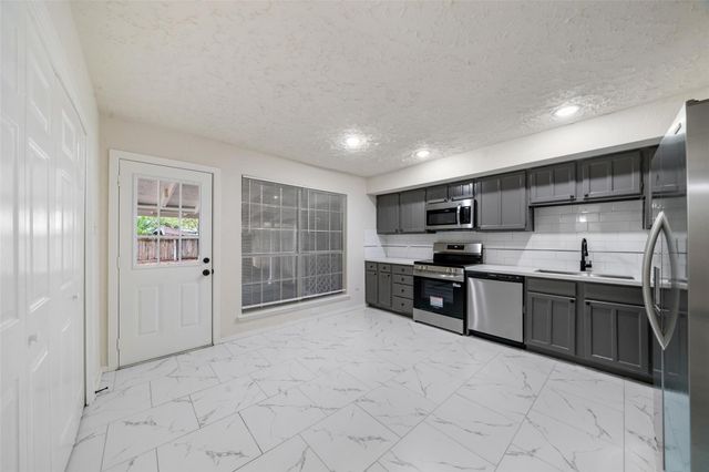9230 Baronsmede Drive, Houston, TX 77083