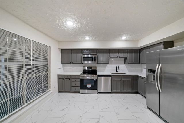 9230 Baronsmede Drive, Houston, TX 77083