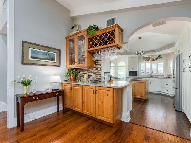 707 SNUG ISLAND, Clearwater Beach, FL 33767