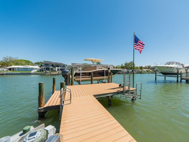 707 SNUG ISLAND, Clearwater Beach, FL 33767