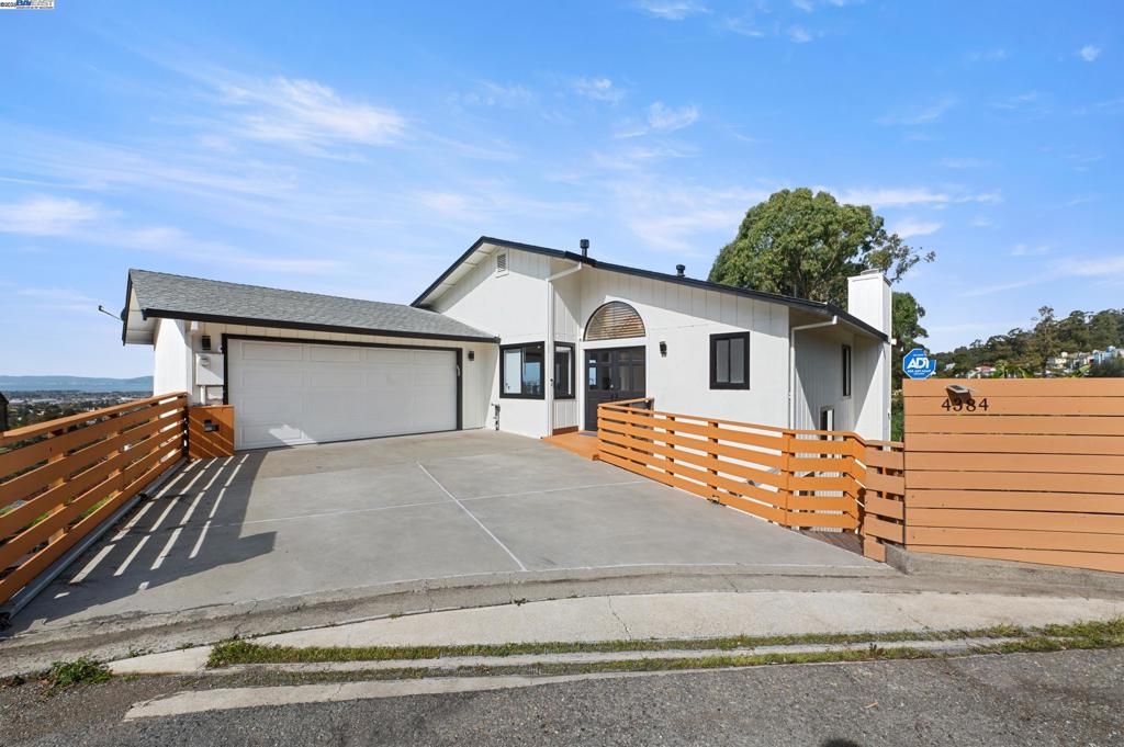 4384 Redwood Rd, Oakland, CA 94619