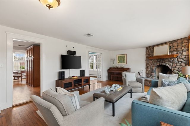 6 Freemont St, Lexington, MA 02421