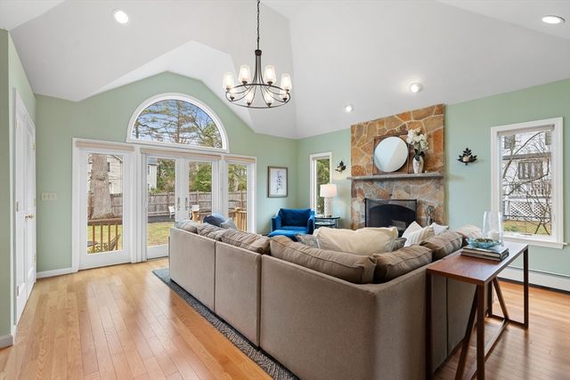 6 Freemont St, Lexington, MA 02421