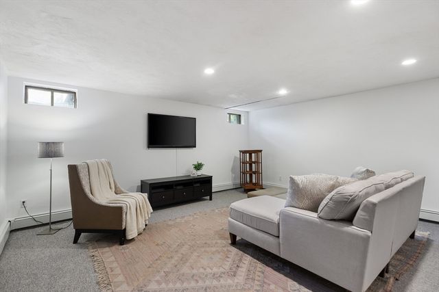 6 Freemont St, Lexington, MA 02421