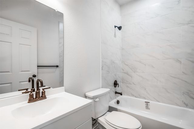 209 W Elm Street, Whitewright, TX 75491