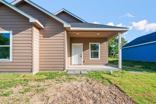 209 W Elm Street, Whitewright, TX 75491