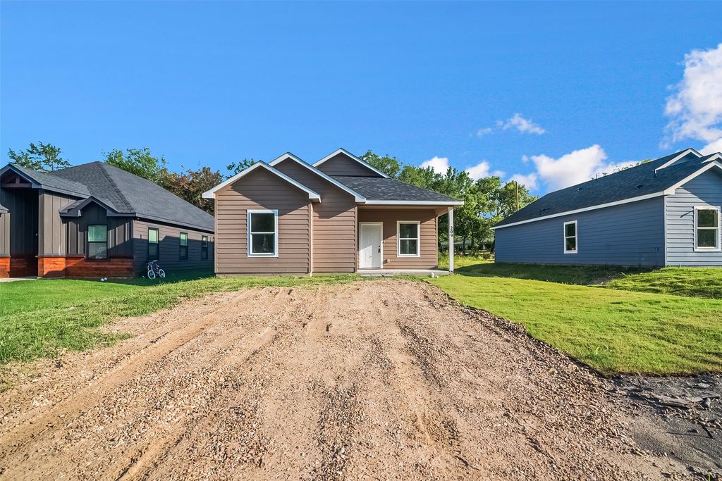 209 W Elm Street, Whitewright, TX 75491
