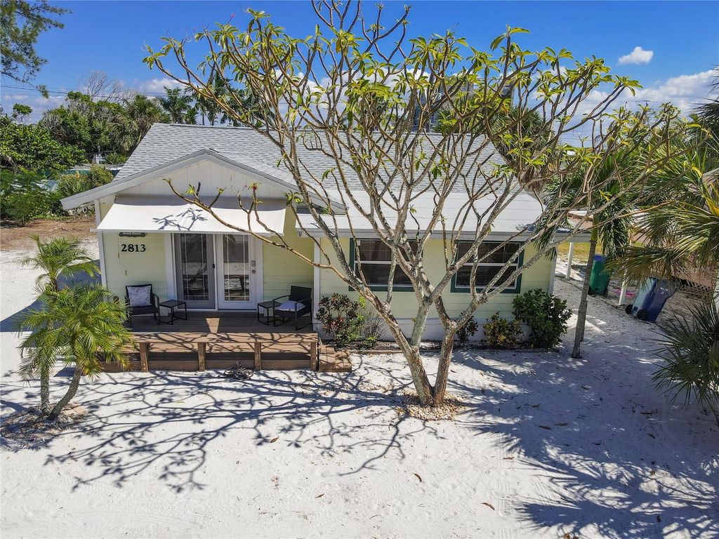 2813 AVENUE E, Holmes Beach, FL 34217