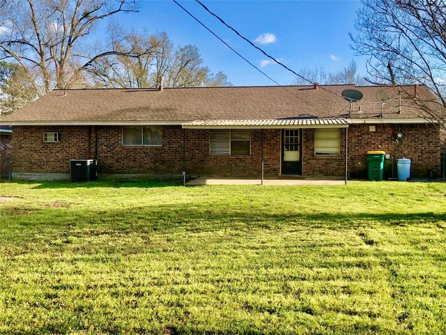 225 Crest Hill Drive, Conroe, TX 77301