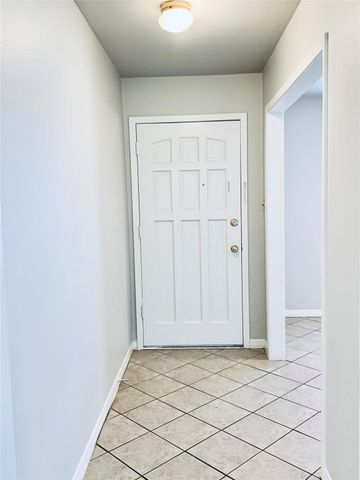 225 Crest Hill Drive, Conroe, TX 77301