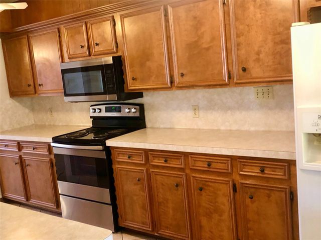 225 Crest Hill Drive, Conroe, TX 77301