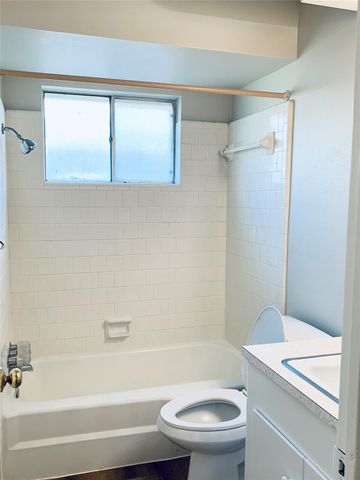 225 Crest Hill Drive, Conroe, TX 77301