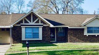 225 Crest Hill Drive, Conroe, TX 77301