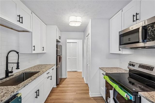 1001 Lake Pointe Circle, Roswell, GA 30075