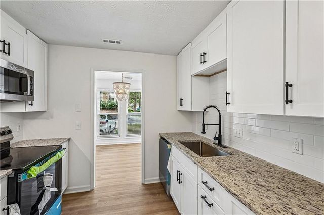 1001 Lake Pointe Circle, Roswell, GA 30075