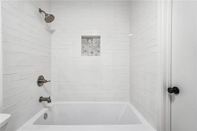 1001 Lake Pointe Circle, Roswell, GA 30075