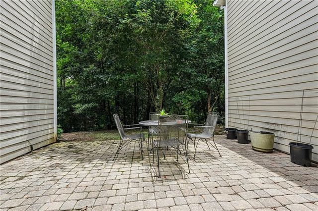 1001 Lake Pointe Circle, Roswell, GA 30075