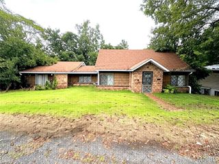 9515 Holy Cross Road, Fairview Heights, IL 62208