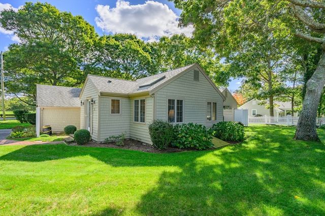 1 Country Club Dr, Yarmouth, MA 02664