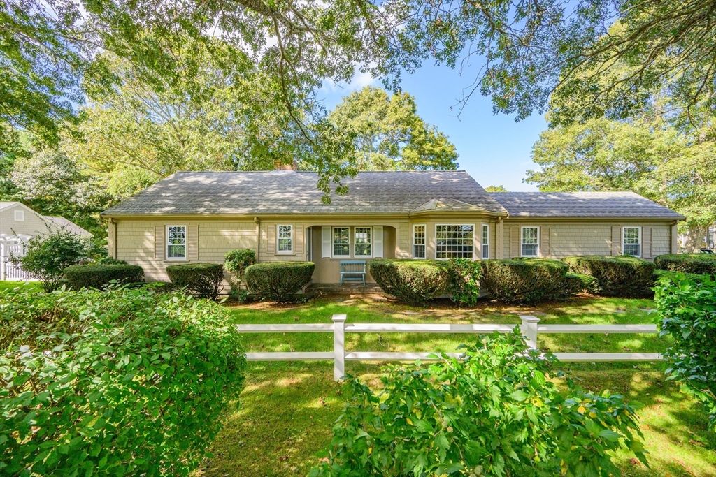 1 Country Club Dr, Yarmouth, MA 02664