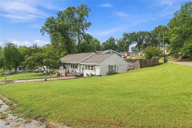 2800 S 24th Street, Kansas City, KS 66106