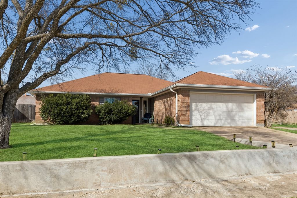 3300 Fairmeadows Lane, Fort Worth, TX 76123