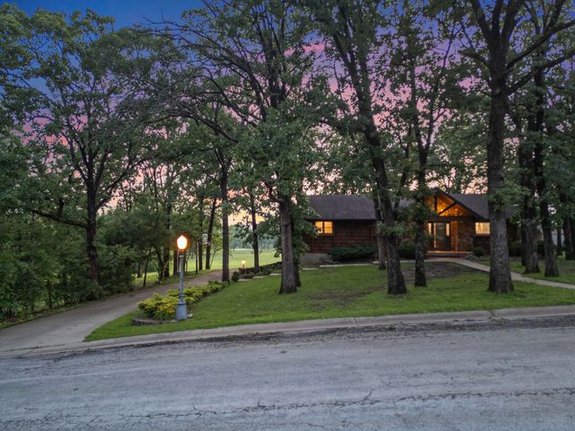 1004 White Oak Drive, El Dorado Springs, MO 64744