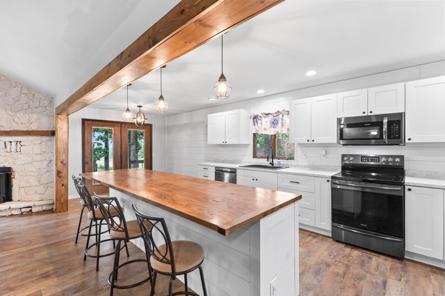 1004 White Oak Drive, El Dorado Springs, MO 64744