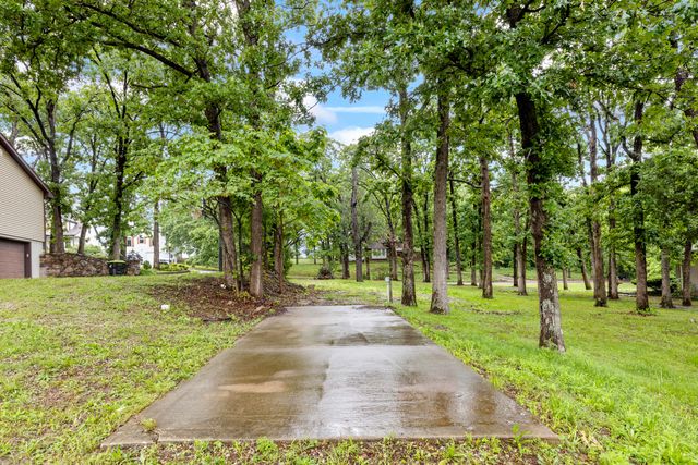 1004 White Oak Drive, El Dorado Springs, MO 64744