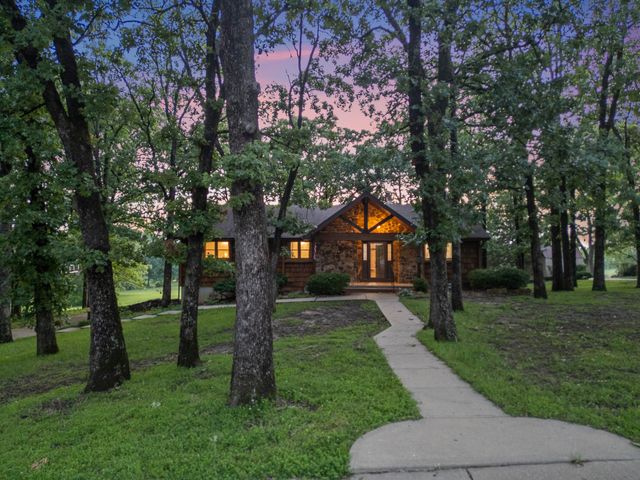 1004 White Oak Drive, El Dorado Springs, MO 64744