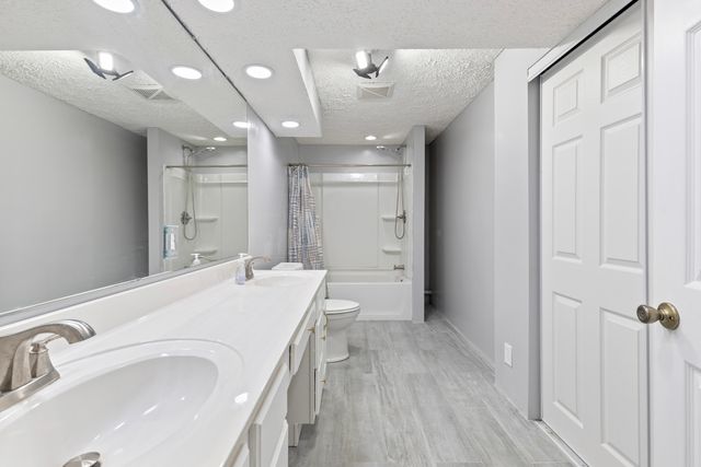 1004 White Oak Drive, El Dorado Springs, MO 64744