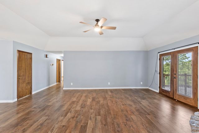 1004 White Oak Drive, El Dorado Springs, MO 64744