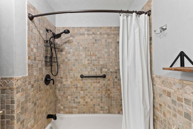 1004 White Oak Drive, El Dorado Springs, MO 64744