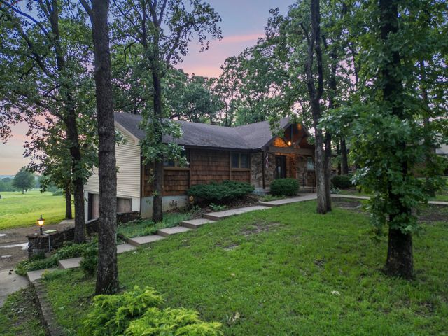 1004 White Oak Drive, El Dorado Springs, MO 64744