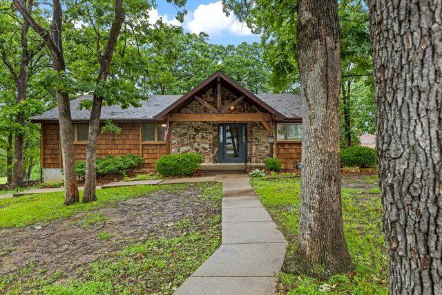 1004 White Oak Drive, El Dorado Springs, MO 64744