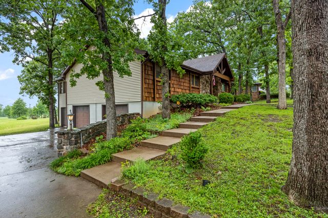 1004 White Oak Drive, El Dorado Springs, MO 64744